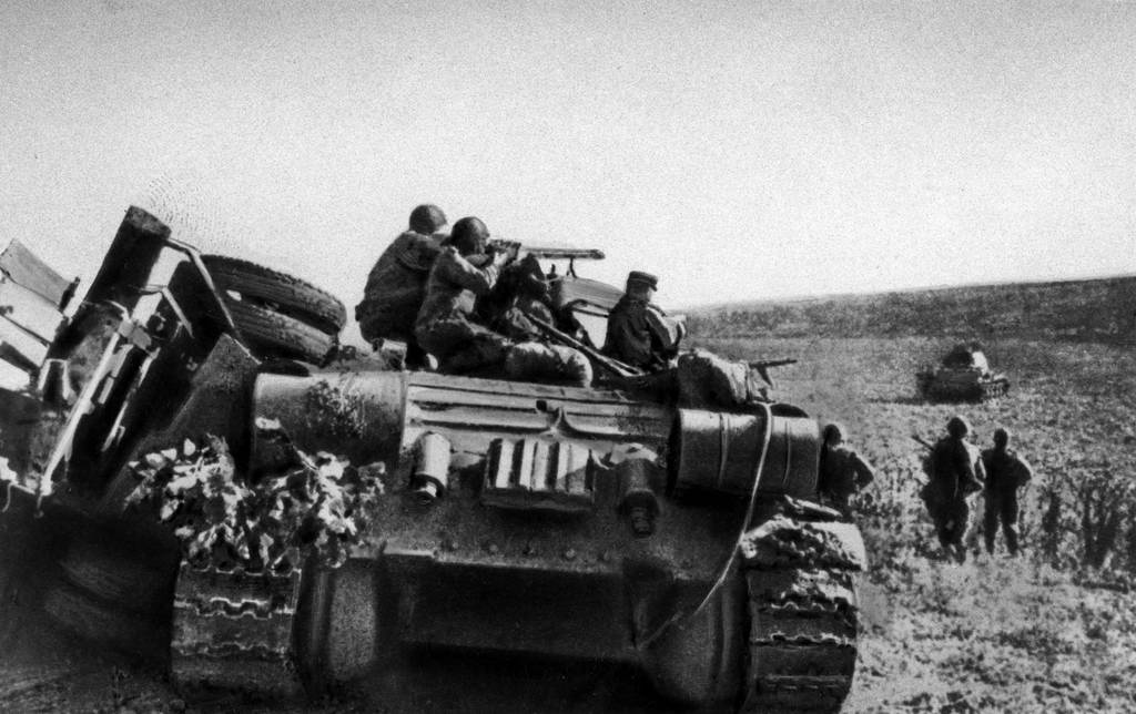 Пехота и танки в наступлении. 3-й Украинский фронт. Весна 1944